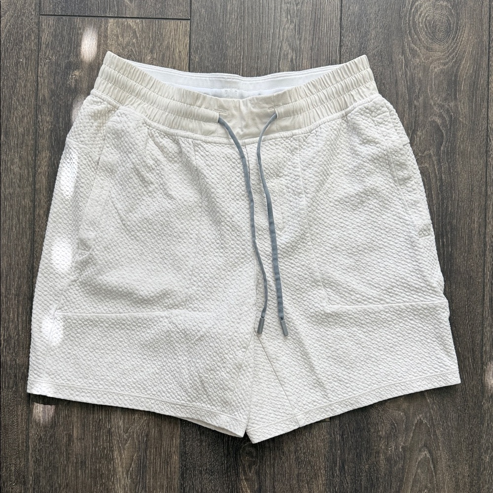 Men's Lululemon White Textured Double Knit Cotton Shorts - 7” - Size Medium
